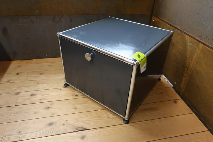1 x USM Haller Lowboard Maße: 52 x 52 x 40 cm